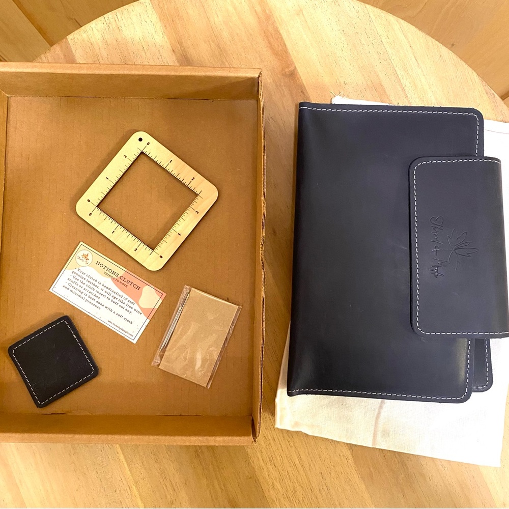 Thread & Maple Notions Clutch Navy Blue - Picture 2 of 8